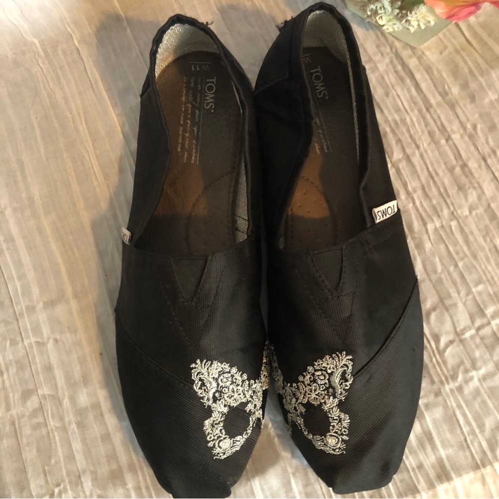 TOMS classic womans SZ 11W black with white butterfly slip ons canvas shoes - Picture 9 of 12